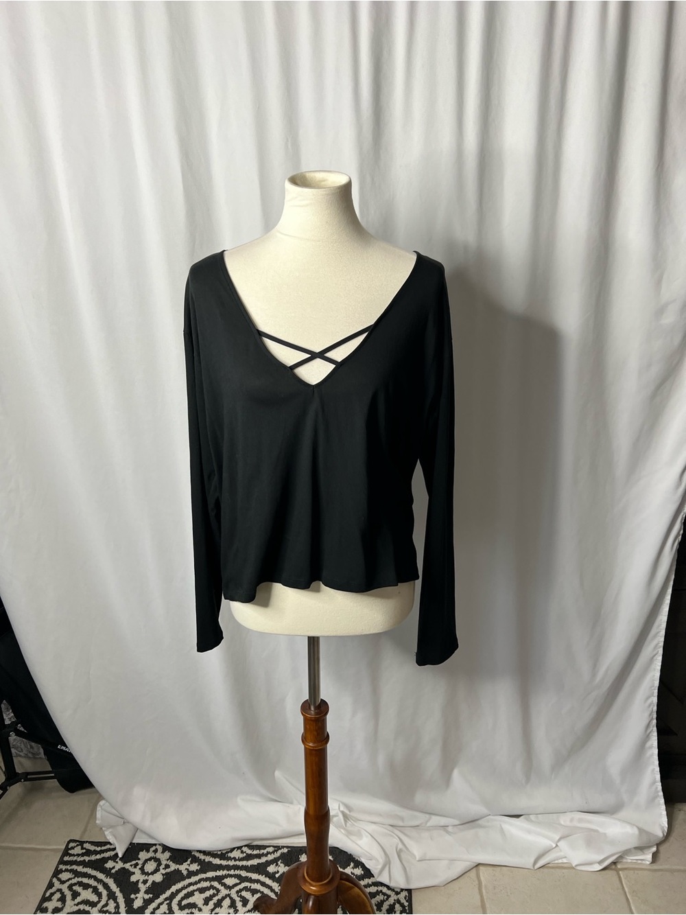 Victoria’s Secret Sport Black Strappy Front Long Sleeve Top | Size Large
